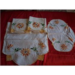 Vintage 4PC Set of Linens #2256263