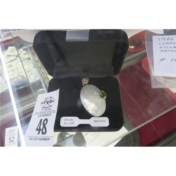 S/S Antique Mother of Pearl & Pendant