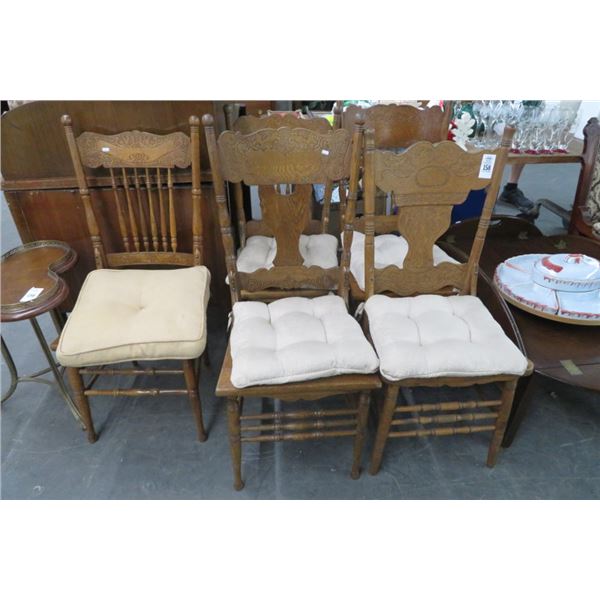 4-Oak Scalloped Spindle Dining Chairs - 4 X $