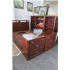 Image 1 : Young American Mahogany Queen Bed w/2 Nightstands