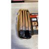 Image 3 : 2 BLACK AND DECKER MARKSMAN DISTANCE MEASURERS AND DETAILING BRUSHES