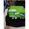 Image 2 : CHARCOAL BBQ AND YONEX TENNIS BAG