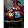 Image 3 : 2 TOTES OF NEW DECORATIONS, CRAFTS AND MORE