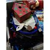 Image 5 : 2 TOTES OF NEW DECORATIONS, CRAFTS AND MORE