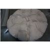 Image 2 : RV OUTDOOR CARPET AND 4.5FT DIAMETER PATIO CHAIR CUSHION