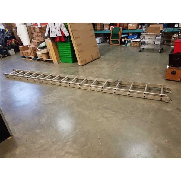 15 FOOT ALUMINUM EXTENTION LADDER - EXTENDS TO 27 FOOT