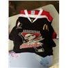 Image 2 : OPTION 145 SNOWBOARD, 2 SUPER SOAKERS AND ABBOTSFORD HAWKS ADULT SMALL HOCKEY JERSEY