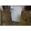 Image 2 : WHITE MASTER CHEF BAR FRIDGE