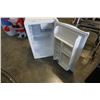 Image 3 : WHITE MASTER CHEF BAR FRIDGE