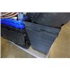Image 3 : LOT OF TOTES, PLANTERS AND GARDEN HOSES