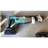 Image 4 : MAKITA CORDLESS TOOL SET - IMPACT GUN, SAWZALL, 2 BATTERIES AND CHARGER - TESTED AND WORKING