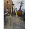 Image 3 : 6 FOOT YELLOW FIBERGLASS A FRAME LADDER