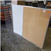 Image 1 : 2 PANELS OF GRID WALL WITH WHITE BOARD AND CORKBOARD