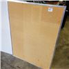 Image 2 : 2 PANELS OF GRID WALL WITH WHITE BOARD AND CORKBOARD