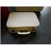 Image 3 : 3 VINTAGE SUITCASES