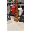 Image 3 : 2 VINTAGE LOOK RADIOS WITH WIRELESS HEADPHONES AND LEATHER WRAP BOTTLE