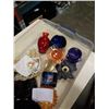 Image 2 : TRAY OF ART GLASS DISHES, POTTERY DISH