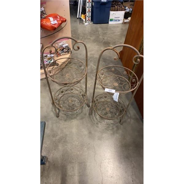 2 WIRE METAL DECORATIVE BASKETS