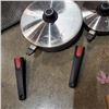 Image 4 : 2 WOLL DETACHABLE HANDLE PANS, WITH WOK AND ROCK GRIDDLE
