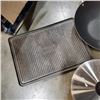 Image 5 : 2 WOLL DETACHABLE HANDLE PANS, WITH WOK AND ROCK GRIDDLE