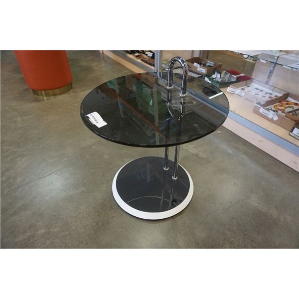 MODERN GLASSTOP ENDTABLE