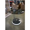 Image 3 : MODERN GLASSTOP ENDTABLE