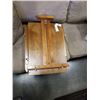 Image 1 : FOLDING EASEL WITH PASTEL PAINTS