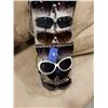 Image 3 : 10 NEW PAIRS SUNGLASSES ON DISPLAY RACK