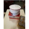 Image 3 : VINTAGE JEANNETTE FOOD PREP MACHINE WITH YOGURT MAKER AND ENAMEL POT