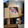 Image 2 : LOT OF SHOES, CURTAINS AND CLOTHING