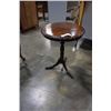 Image 1 : VINTAGE PARLOUR TABLE