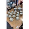 Image 1 : 72 PIECES OF ROSENTHAL SELB GERMAN AIDA CHINA SET AND 10 GOBLETS - 5 PLACE SETTING SERVING FOR 12, D