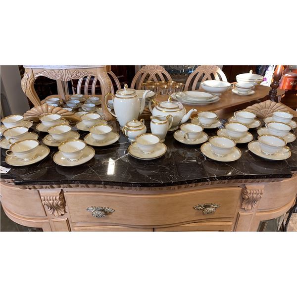 39 PIECE TEA SERVICE ROSENTHAL SELB GERMAN AIDA CHINA  - 17 TEACUPS, 18 SAUCERS, TEA POT W/ LID, COF