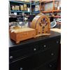 Image 1 : REPRODUCTION WELCO RADIO AND WOOD JEWELRY BOX