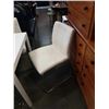 Image 2 : WHITE TABLE AND 4 CHAIRS
