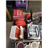 Image 3 : 4 TRAYS OF GLASSWARE, CUPS, KITCHEN ITEMS