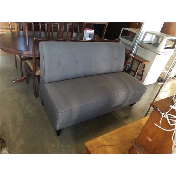 GREY UPHOLSTERED BUTTONBACK BENCH