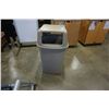 Image 2 : COMMERCIAL 4 WAY RUBBERMAID GARBAGE CAN