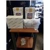 Image 1 : 4 CHRISTMAS HOUSE DECORATIONS - 2 COOKIE JAR HOUSES IN BOX - CHRISTMAS HOUSES IN BOX