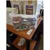 Image 2 : 4 CHRISTMAS HOUSE DECORATIONS - 2 COOKIE JAR HOUSES IN BOX - CHRISTMAS HOUSES IN BOX