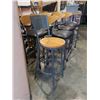Image 5 : 8 BAR STOOLS