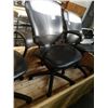 Image 3 : 3 ROLLING GAS LIFT OFFICE CHAIRS