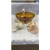 Image 1 : 2 CONCH SHELLS AND CARNIVAL GLASS FOOTED DISH