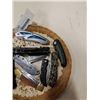 Image 3 : TRAY OF FOLDING POCKET KNIVES