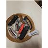 Image 3 : TRAY OF FOLDING POCKET KNIVES