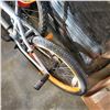Image 2 : GREY BMX BIKE WITH 4 PEGS