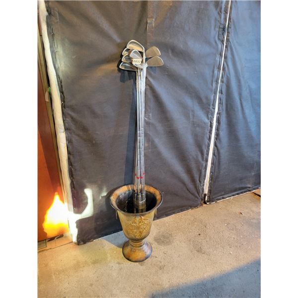 Men's Golf Clubs (8) - Planter