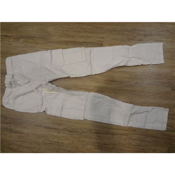 NEW Ladies Size Large Scrubs (WHITE)