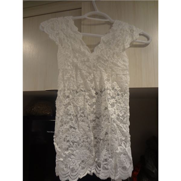 Brand NEw Ladies Medium Fashon Top White Lace Style