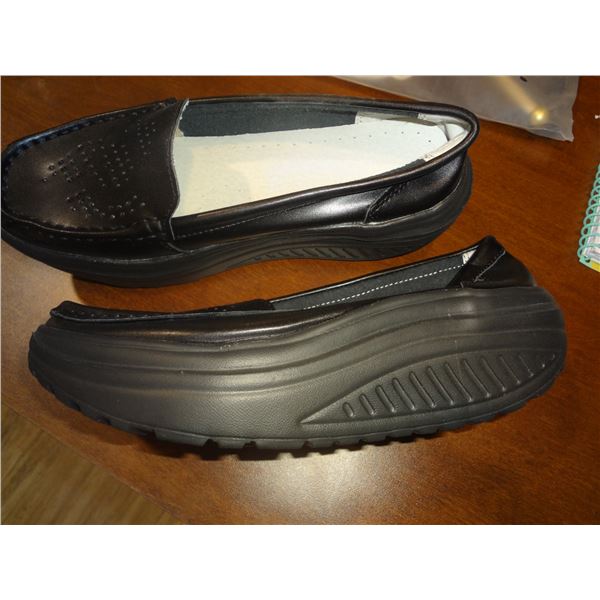 Brand New Ladies Size 7.5 Shoes